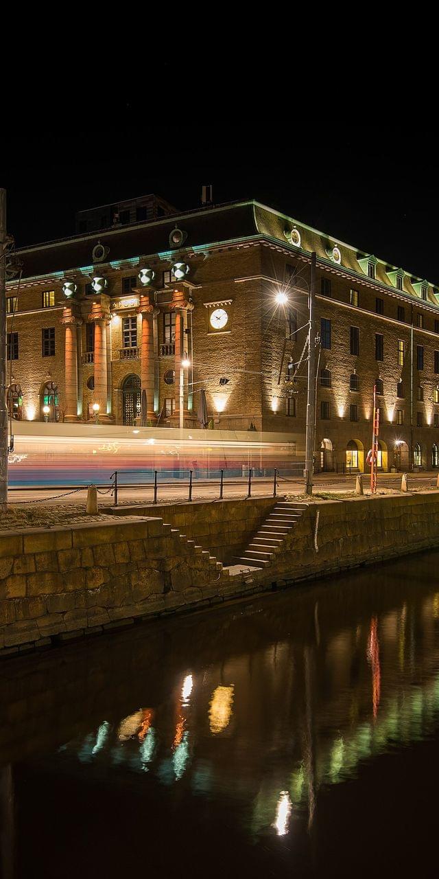 2560px-Clarion_Hotel_Post_2015_01.jpg